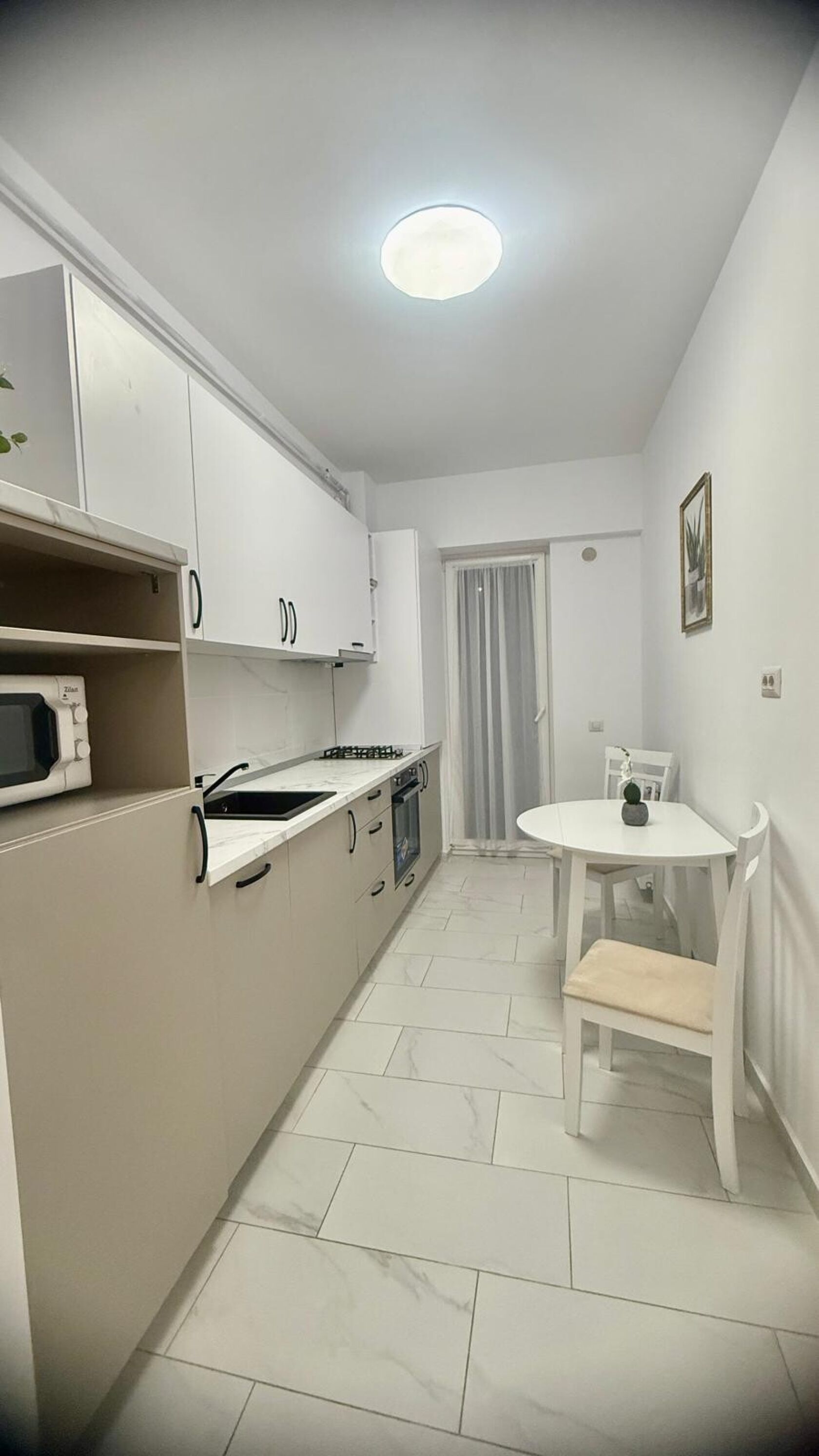 UNIREA TOWERS, APARTAMENT DE INCHIRIAT + LOC DE PARCARE — fotografia 1