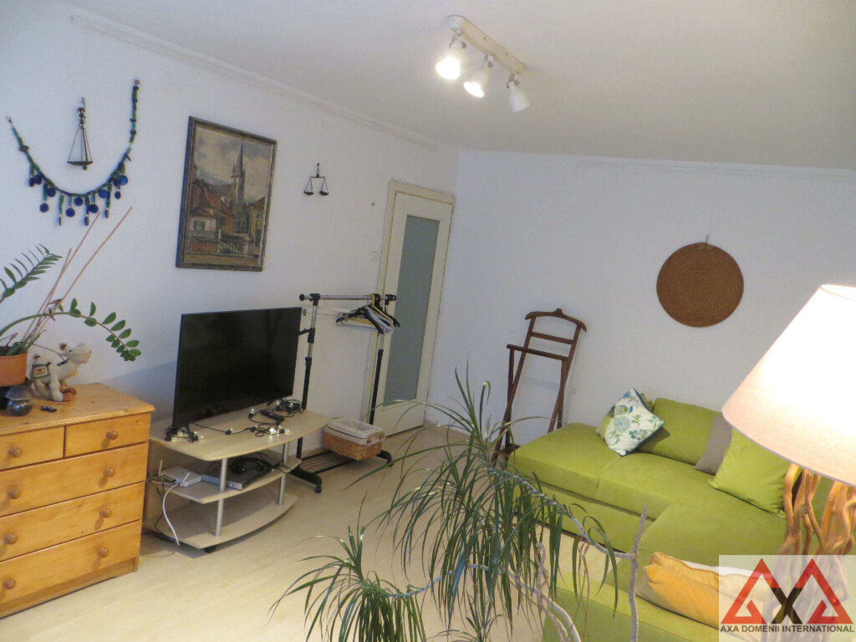 Inchiriere apartament 2 camere Aviatiei, etaj 1, decomandat, geam baie, PARCARE — fotografia 3