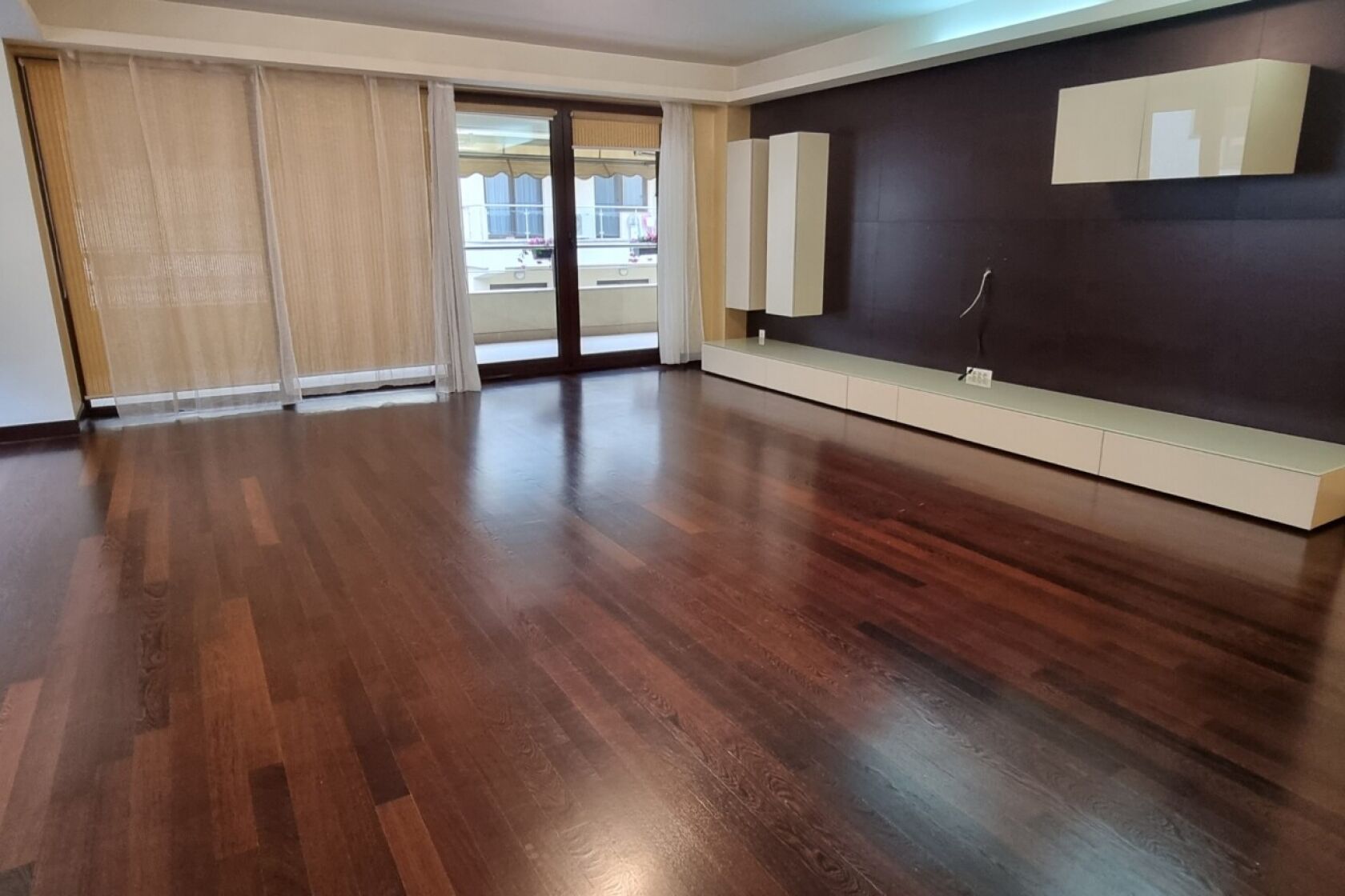 HERASTRAU LE CUB DE VINZARE APARTAMENT SPATIOS 4 CAMERE| 2 PARCARI, ID ...