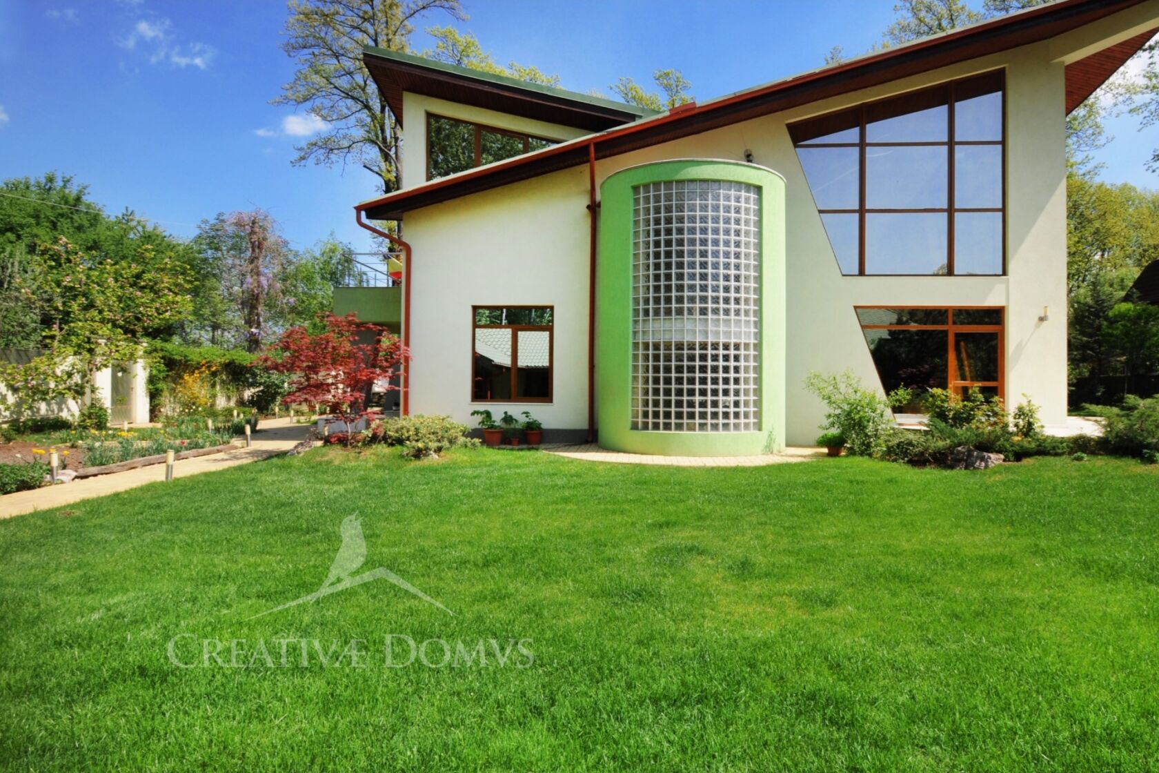 Vanzare vila in Padurea Petresti, la 19 km de Piata Universitatii, DN1