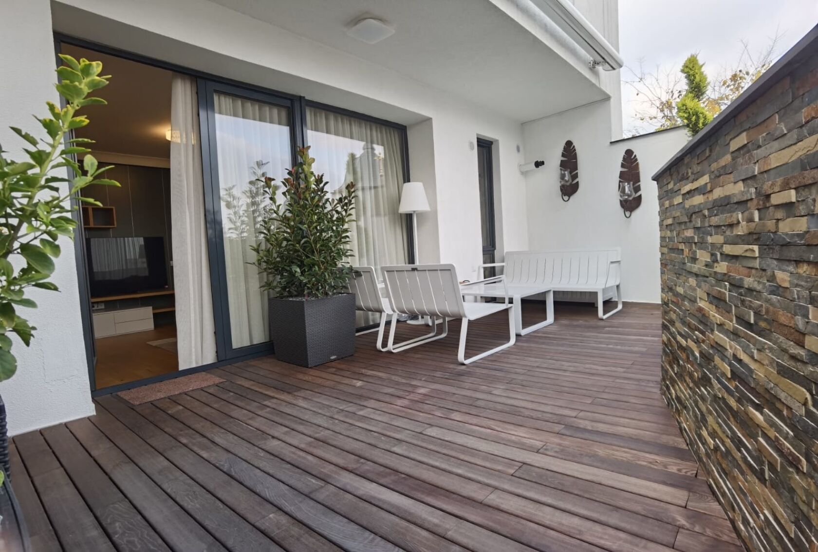 APARTAMENT DE LUX DELEA VECHE CU TERASA DE 25MP + 2 locuri de parcare — fotografia 1