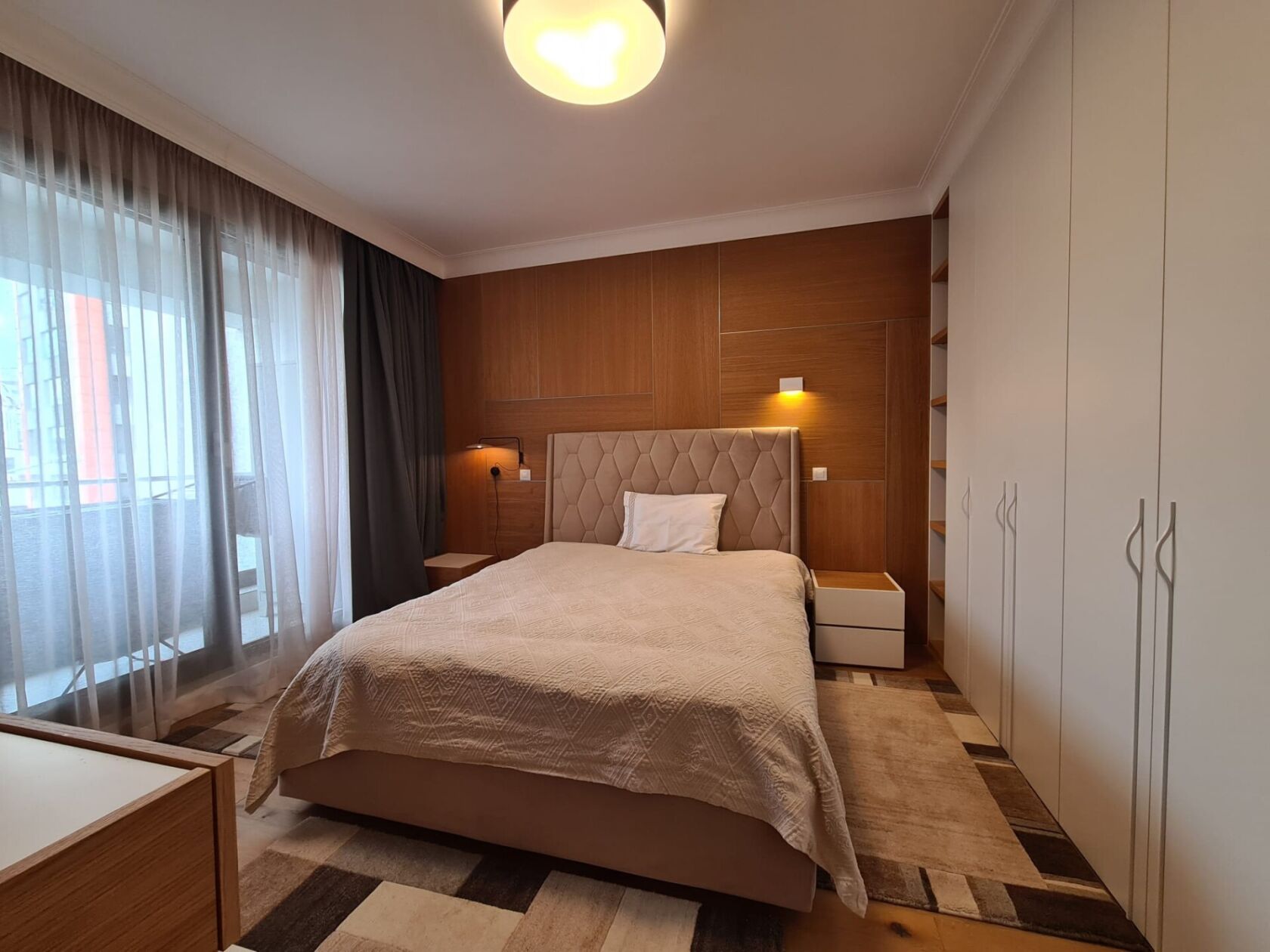 APARTAMENT DE LUX DELEA VECHE CU TERASA DE 25MP + 2 locuri de parcare — fotografia 2