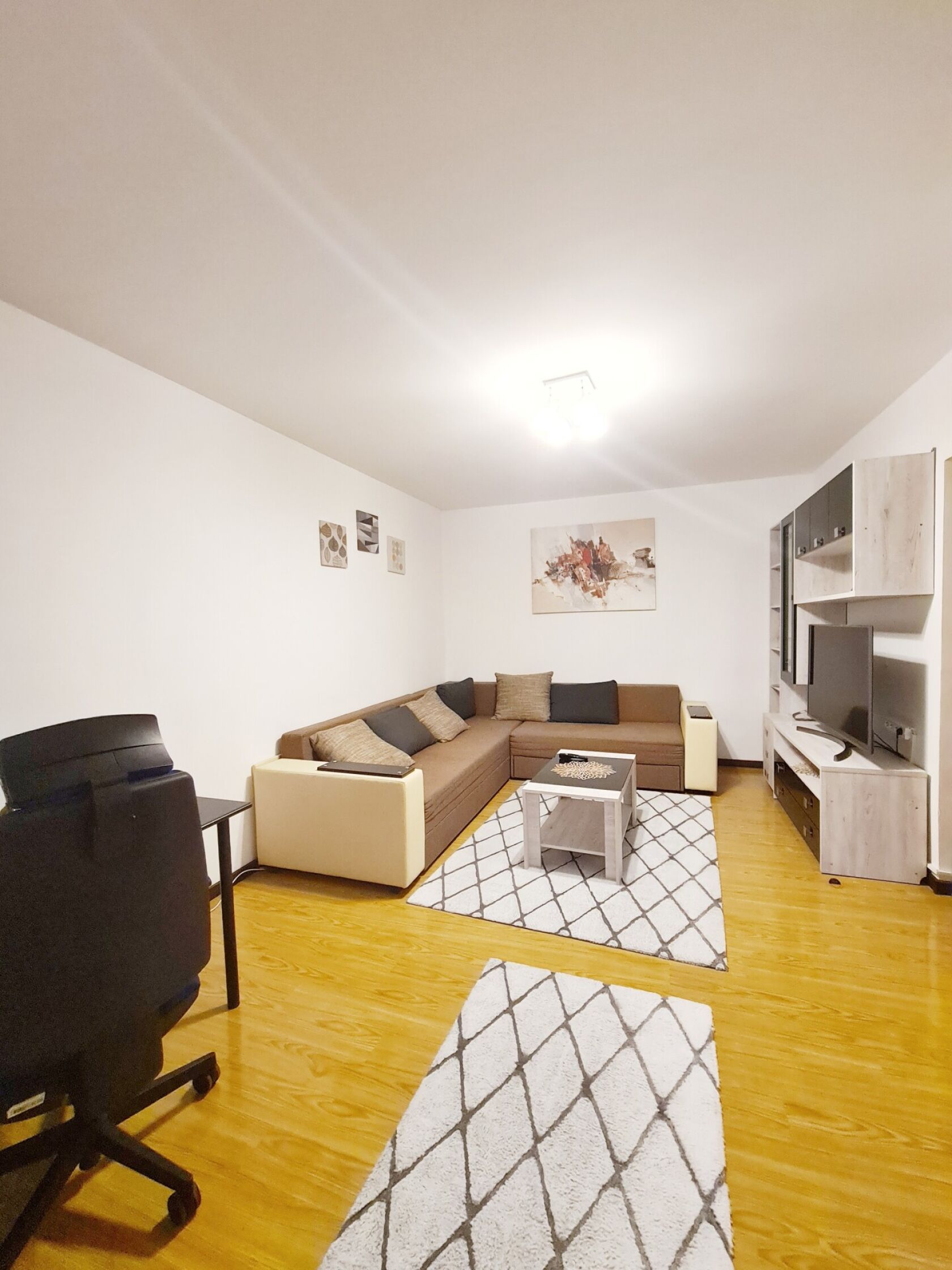 INCHIRIERE 2 CAMERE - STR. BARSANESTI 3 — fotografia 1