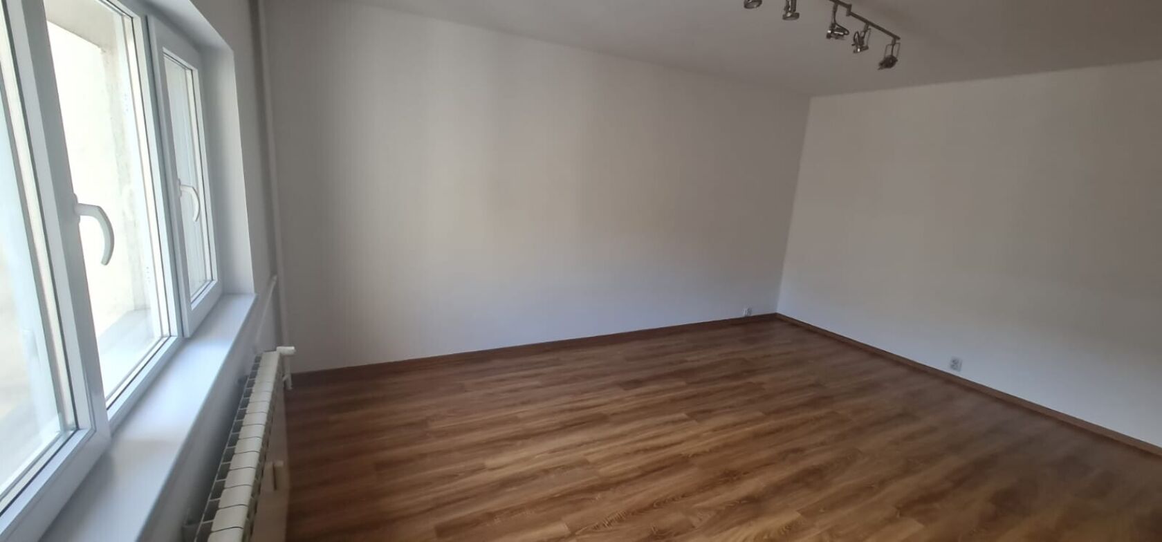 Decebal Piata Muncii Apartament spatios 3 camere, parcari 2 locuri — fotografia 1
