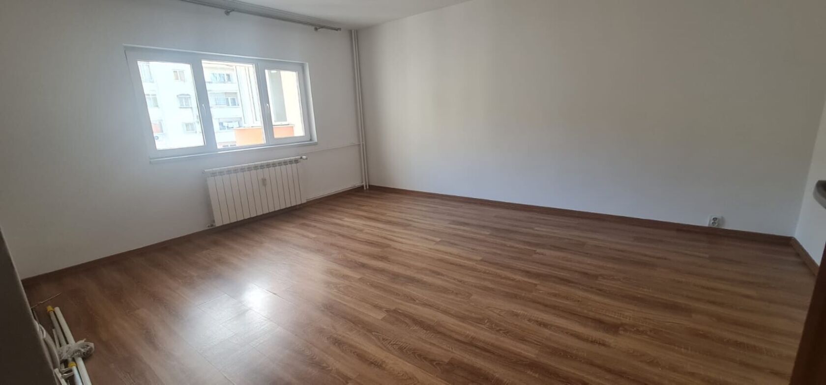 Decebal Piata Muncii Apartament spatios 3 camere, parcari 2 locuri — fotografia 2