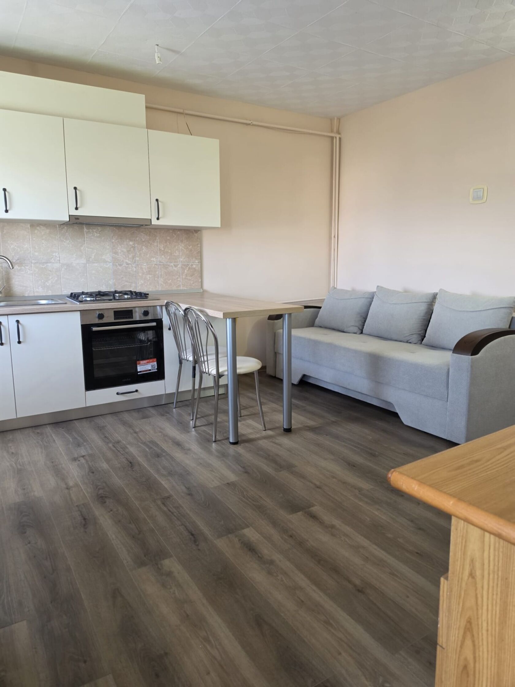 Apartament de inchiriat 2 camere Capat Cug, la bulevard — fotografia 1