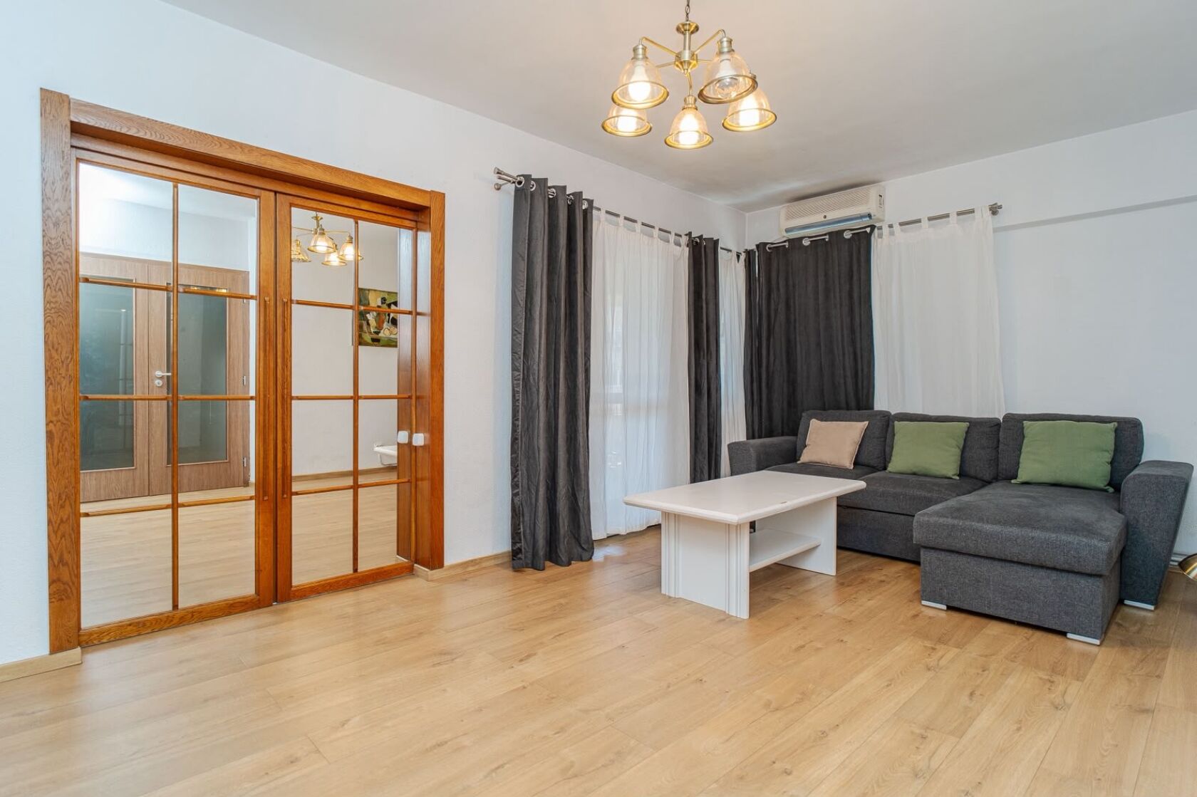 Apartament de inchiriat 3 camere zona Centru-Mitropolie — fotografia 1