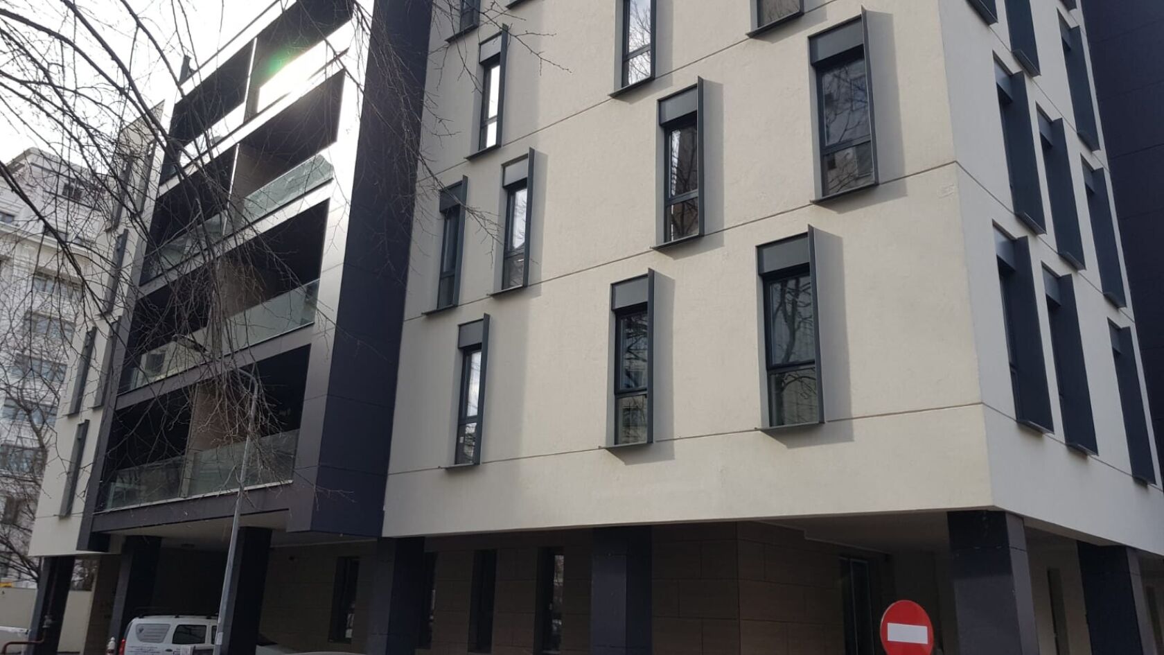 APARTAMENT EXCLUSIVIST CU 4 CAMERE ȘI GRADINĂ DE 209 MP – ZONA NAȚIUNILE UNITE — fotografia 3