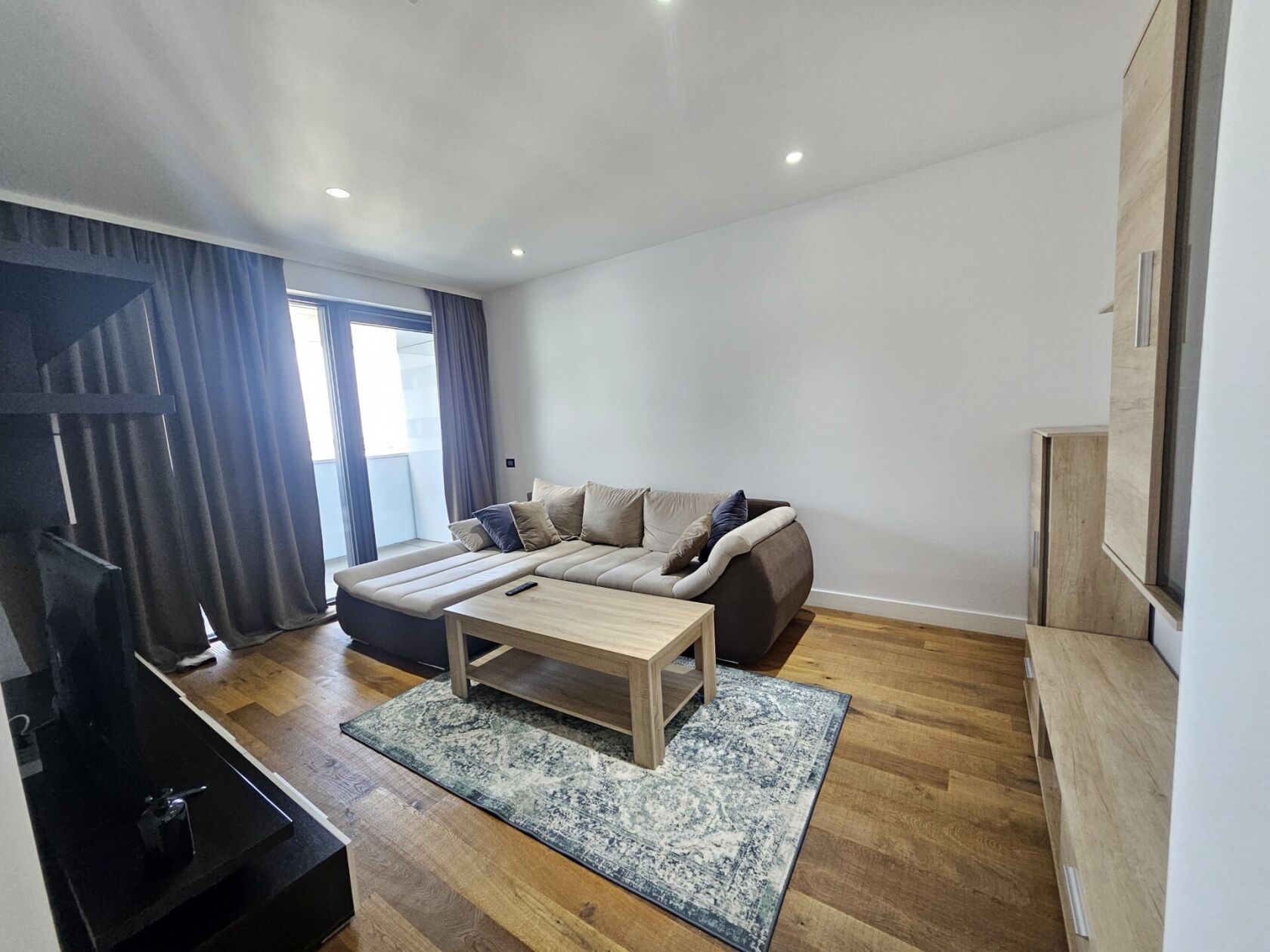INCHIRIERE 2 CAMERE CORTINA RESIDENCE — fotografia 1