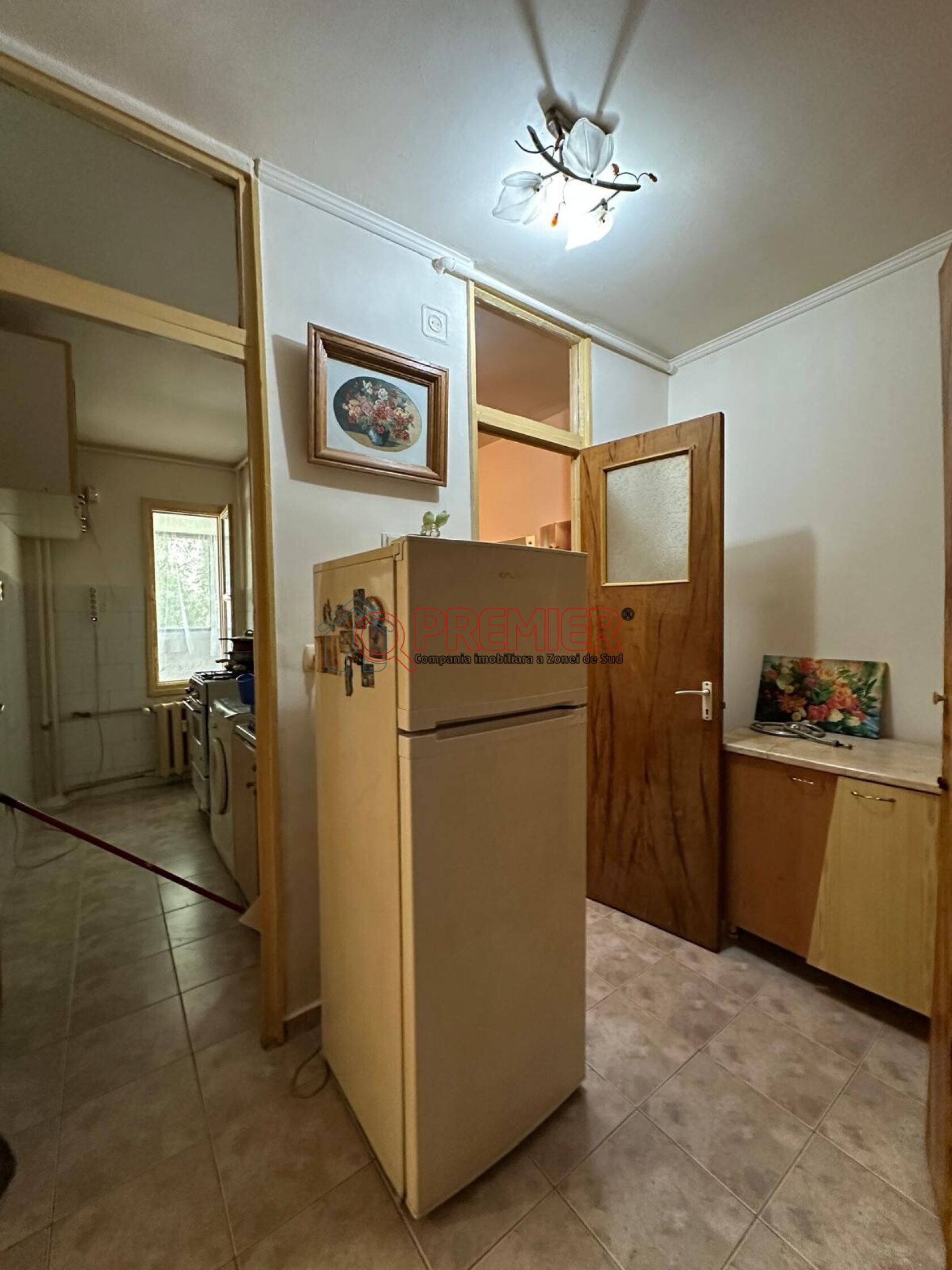 Garsonieră spațioasă | Parter | Mobilată și utilată | Balcon | Sector 4, Tulnici — fotografia 3