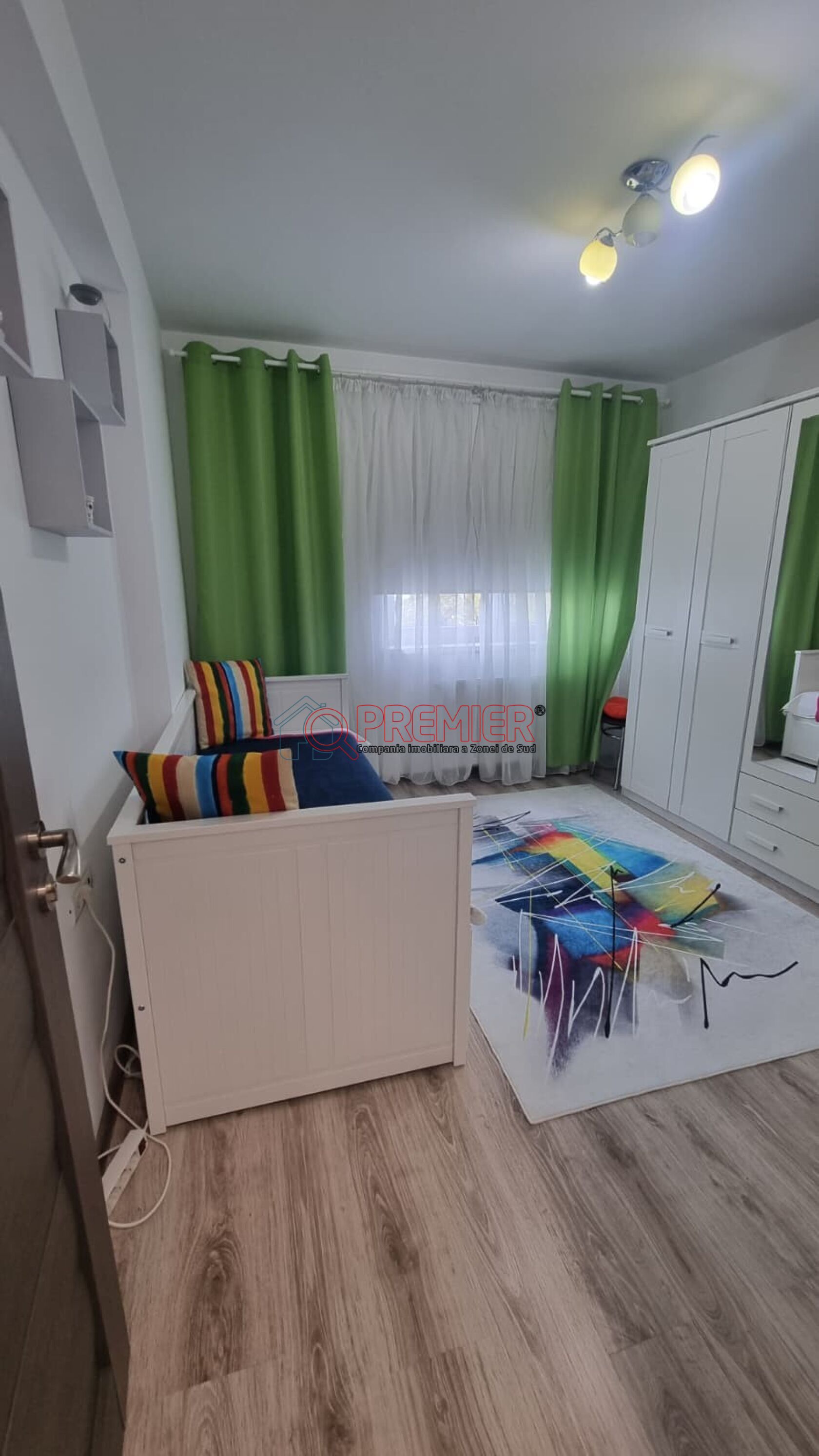 Piata Resita - apartament modern 3 camere — fotografia 3