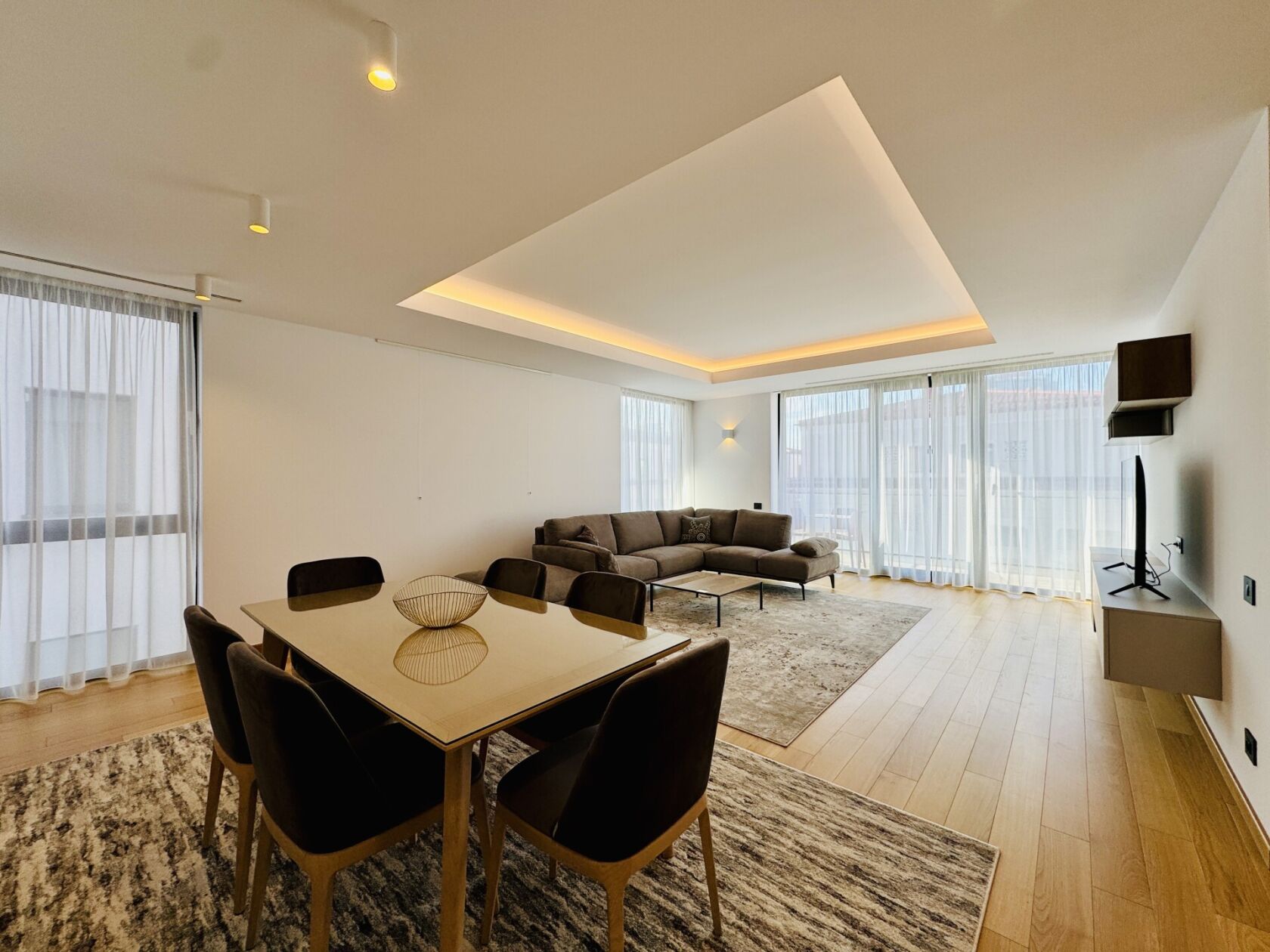 luxury 4-room apartment with terrace, new building, primaverii area — fotografia 1