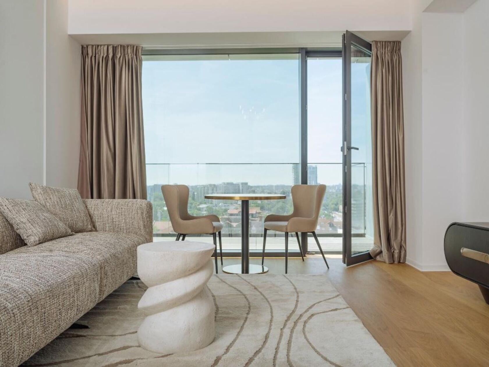 3-room apartment, one floreasca towers, amazing view — fotografia 1