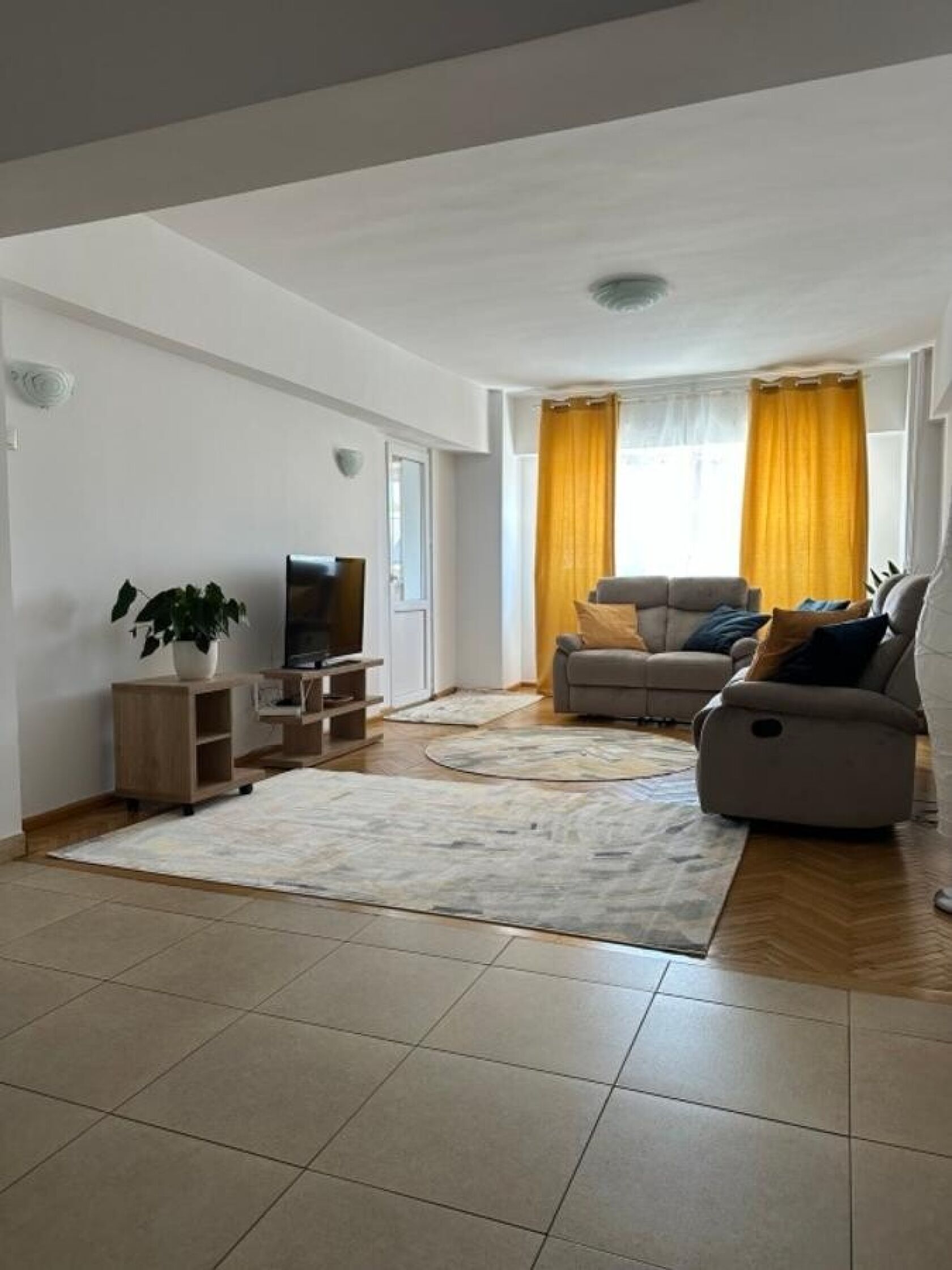 apartament 4 camere | piata romana | imobil construit in 1980 — fotografia 1