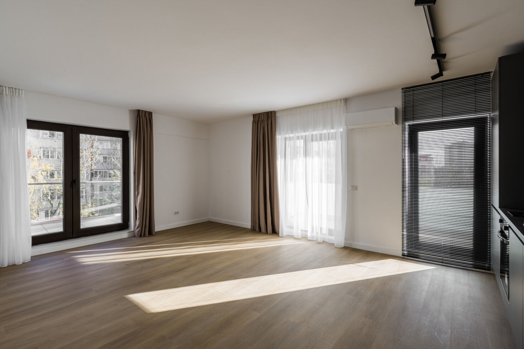 3-room apartment, new building, parking, subway piata victoriei — fotografia 1