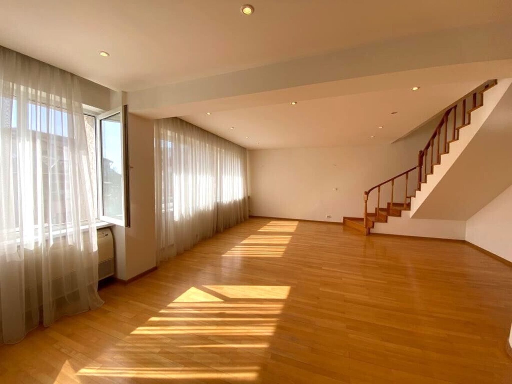 apartament tip triplex, 6 camere, terasa, zona herastrau — fotografia 1