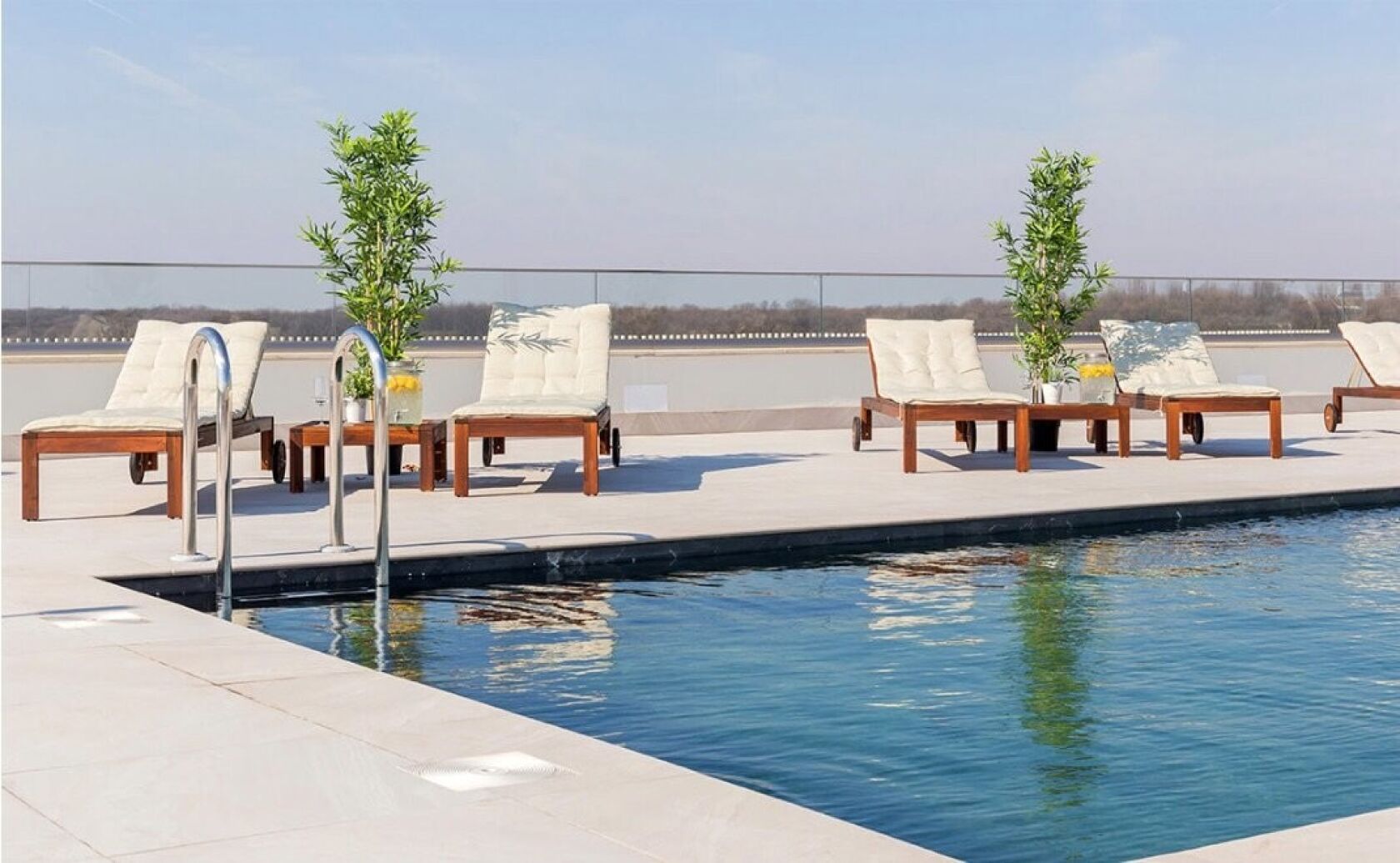 penthouse with panoramic terrace, swimming pool, iancu nicolae — fotografia 1