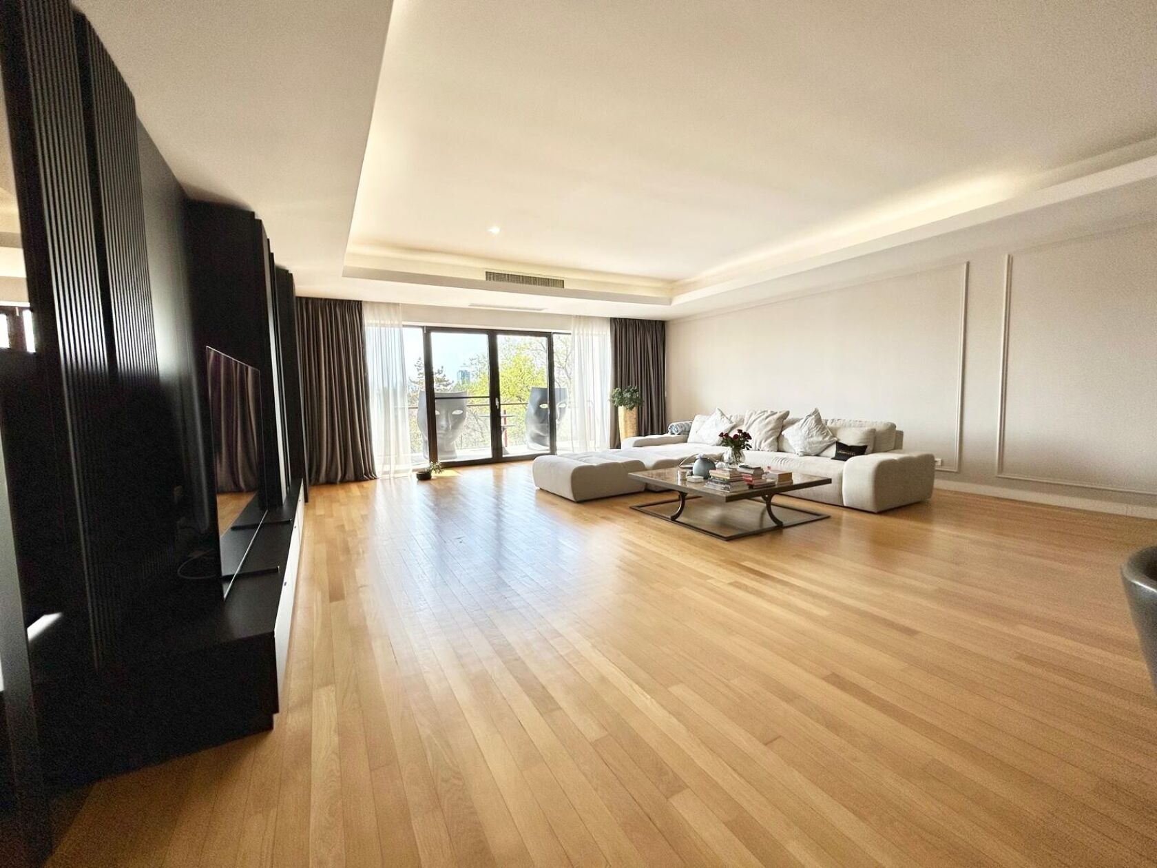 3-room apartment with direct view of herastrau park — fotografia 3