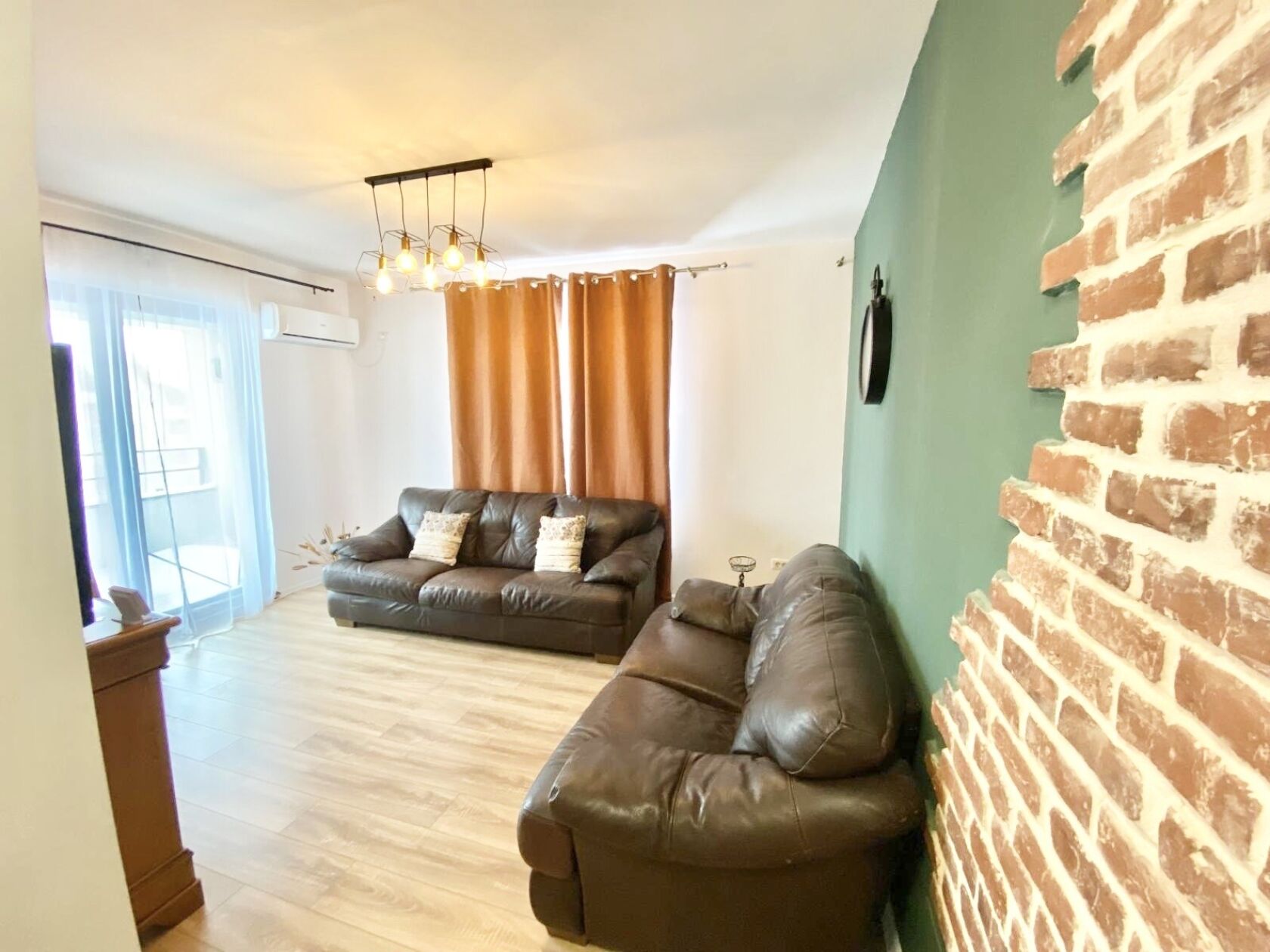 apartament 3 camere, sisesti — fotografia 1