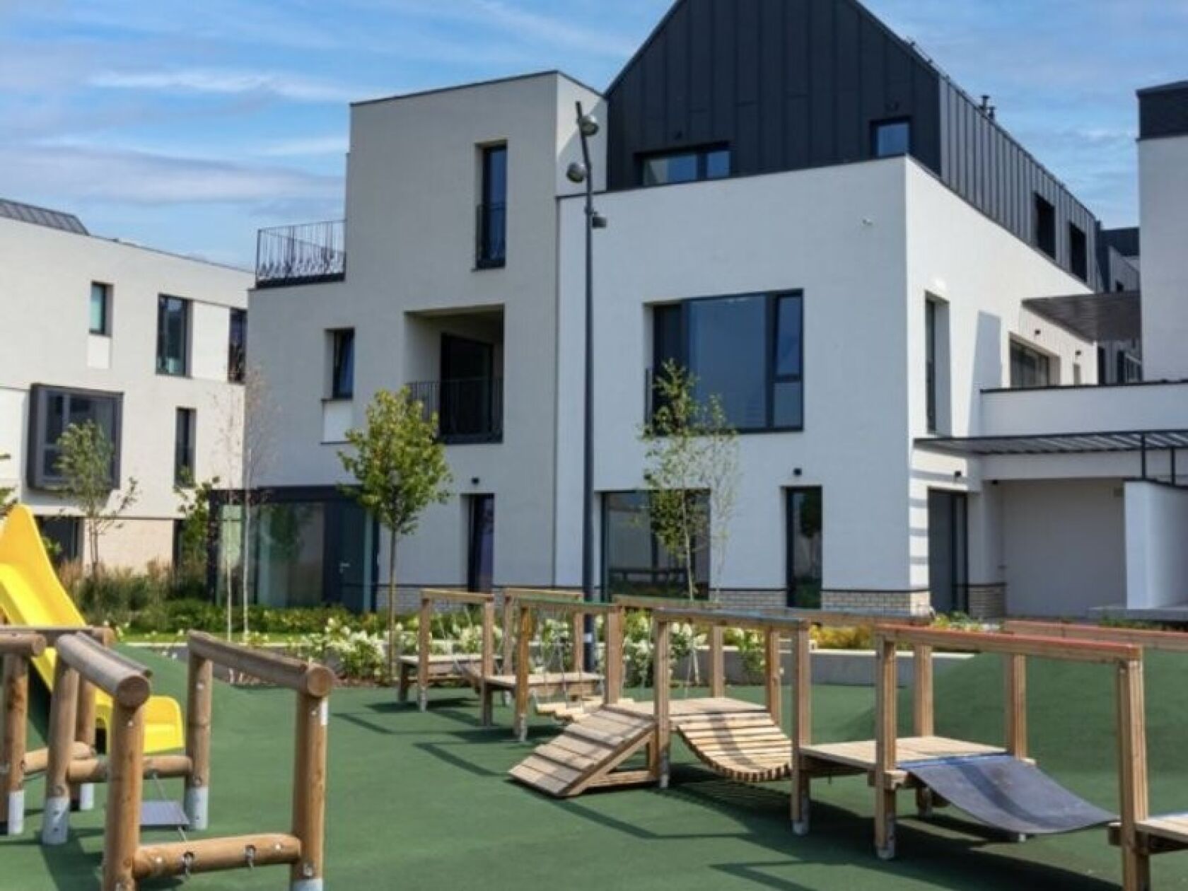 townhouse in secure complex with park and common facilities — fotografia 1