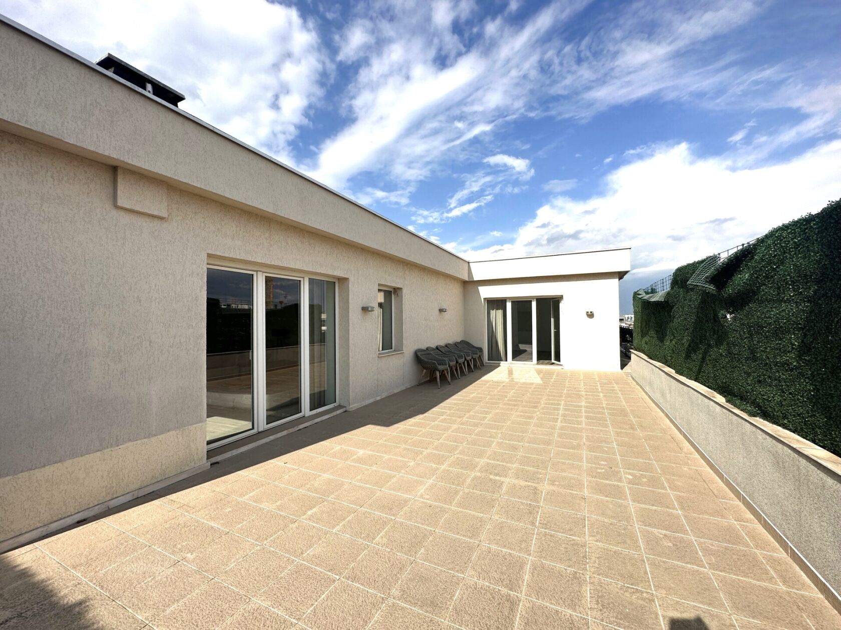 penthouse cu terasa, lac herastrau — fotografia 3