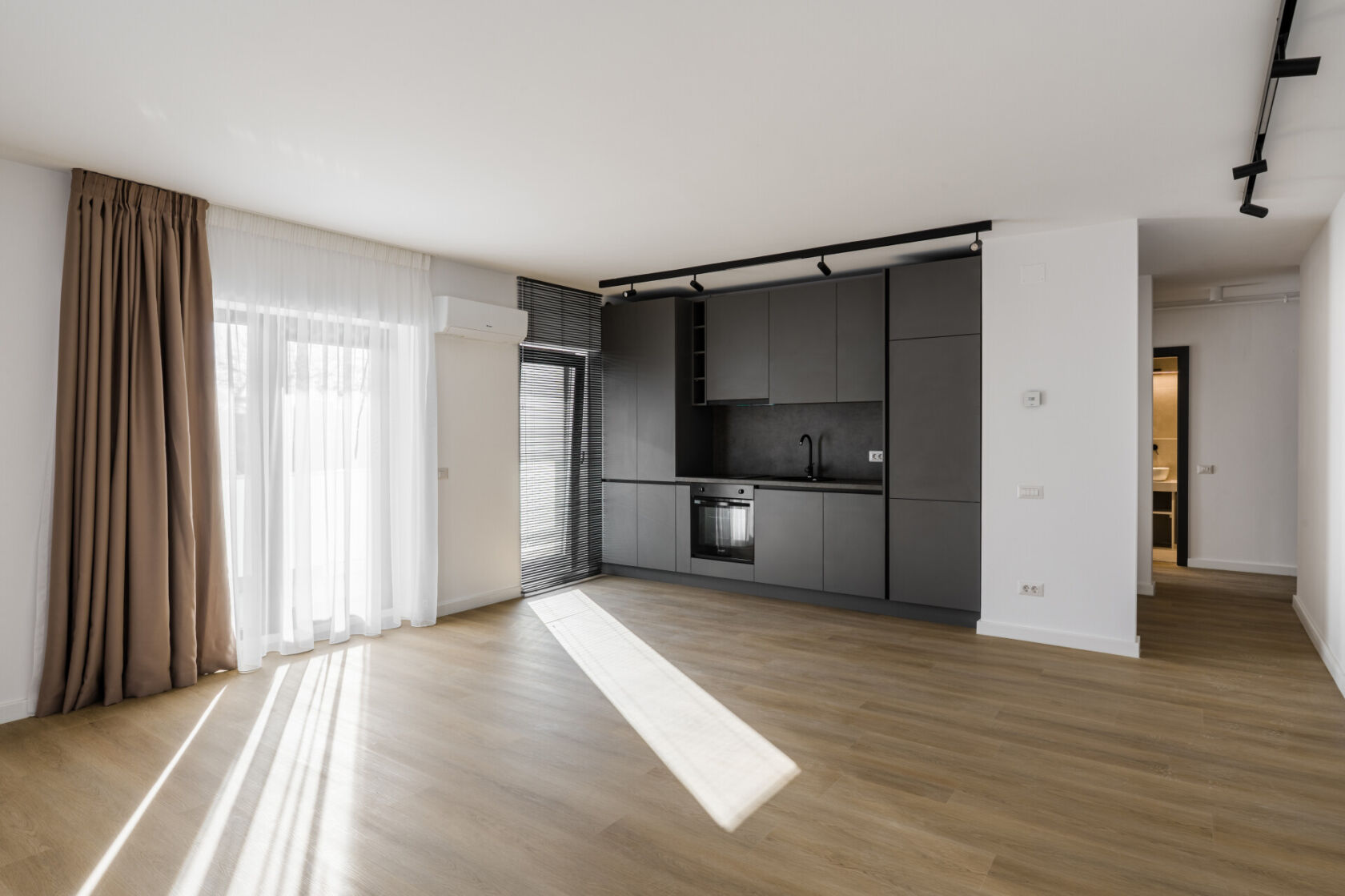 3-room apartment, new building, parking, subway piata victoriei — fotografia 2