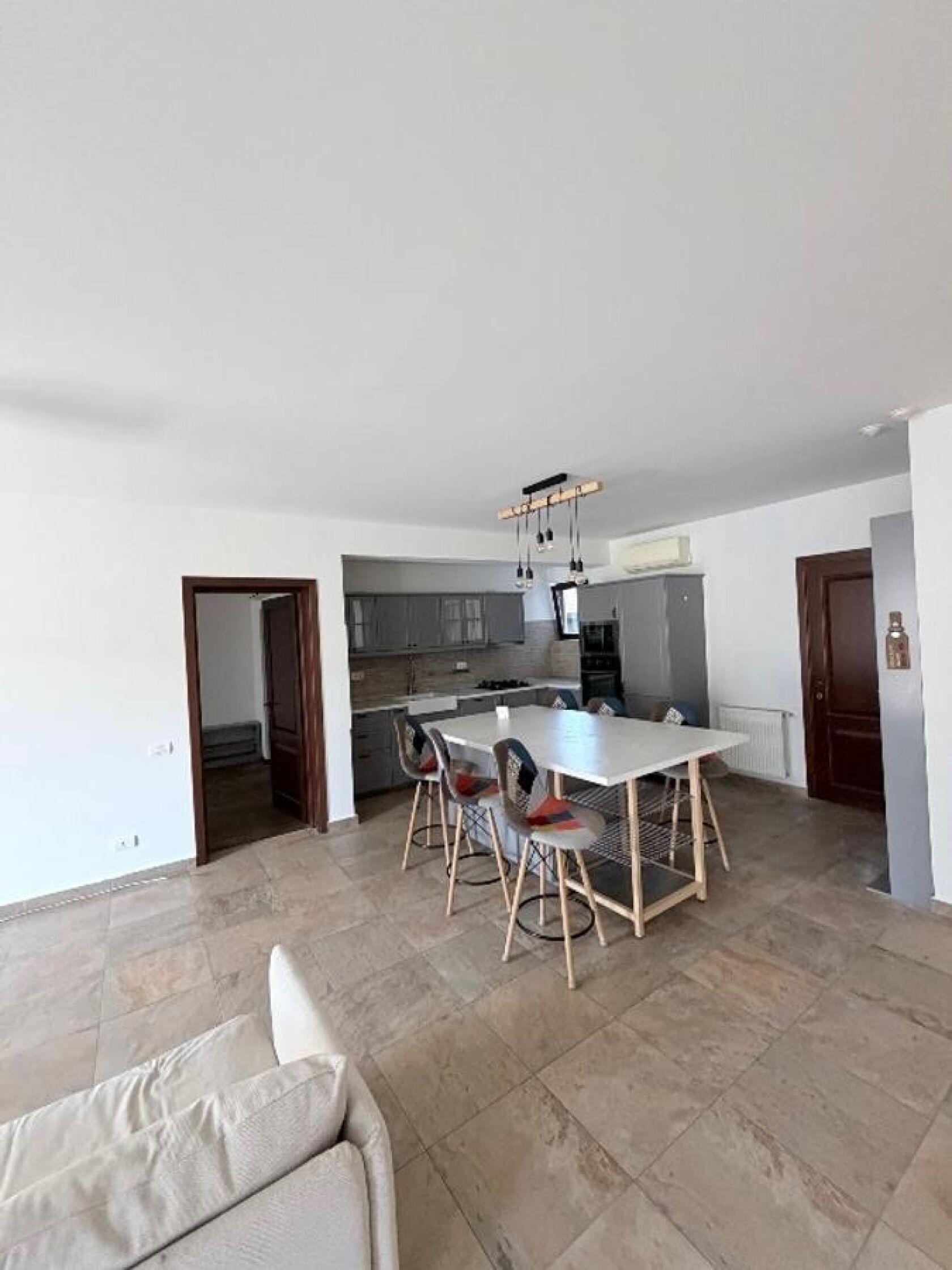 apartament 2 camere | terasa generoasa | loc parcare si boxa | piata romana — fotografia 3
