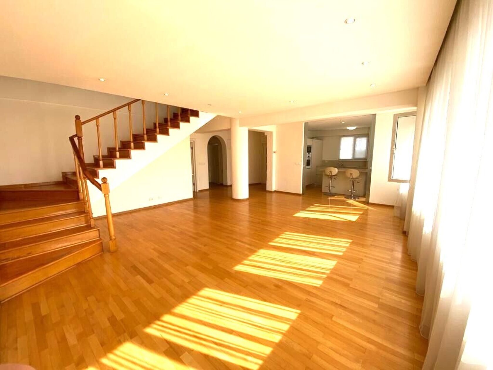 apartament tip triplex, 6 camere, terasa, zona herastrau — fotografia 3