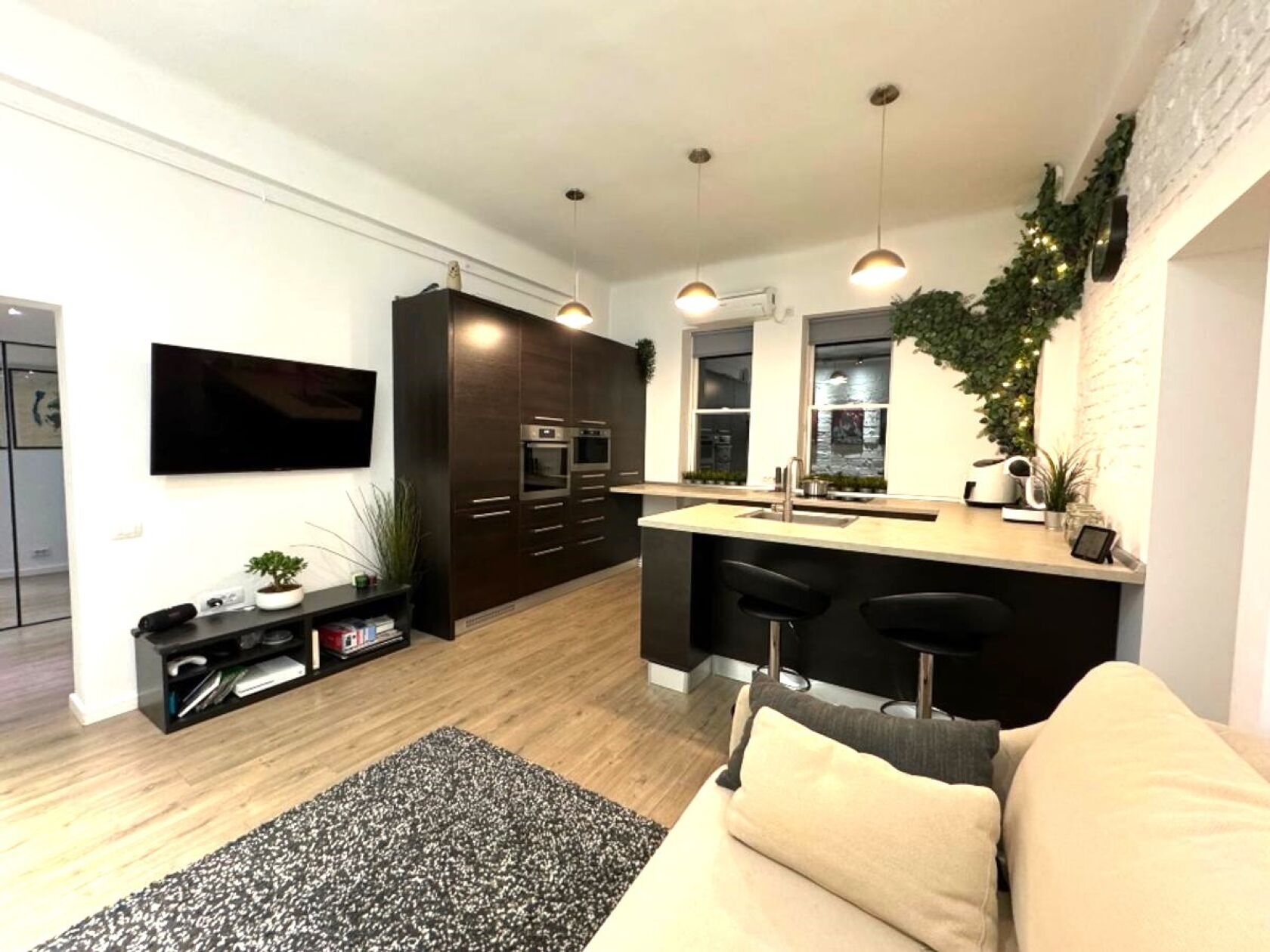 apartament 2 camere, imobil cu arhitectura frumoasa, zona piata romana — fotografia 3